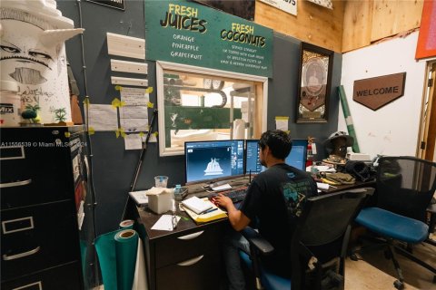 Immobilier commercial à vendre à Miami, Floride № 1977663 - photo 13