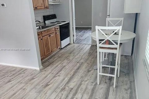 Condominio en venta en Stuart, Florida, 1 dormitorio, 43.94 m2 № 1972168 - foto 1