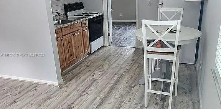 Condominio en Stuart, Florida, 1 dormitorio  № 1972168