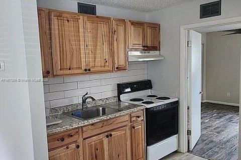 Condominio en venta en Stuart, Florida, 1 dormitorio, 43.94 m2 № 1972168 - foto 2