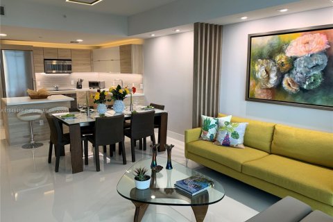 Condo in North Miami Beach, Florida, 2 bedrooms  № 2086379 - photo 14