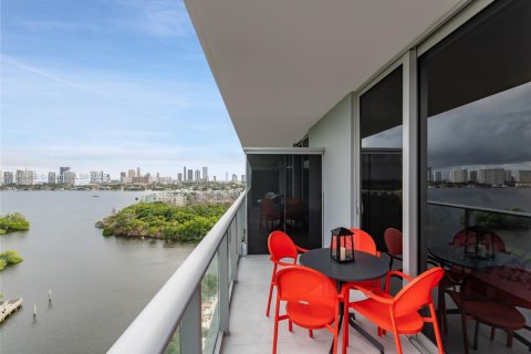 Condo in North Miami Beach, Florida, 2 bedrooms  № 2086379 - photo 16