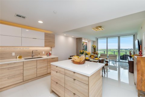 Condo in North Miami Beach, Florida, 2 bedrooms  № 2086379