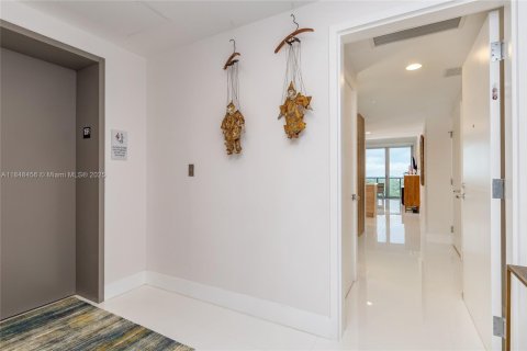 Condo in North Miami Beach, Florida, 2 bedrooms  № 2086379 - photo 4