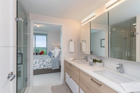 Condo in North Miami Beach, Florida, 2 bedrooms  № 2086379 - photo 20