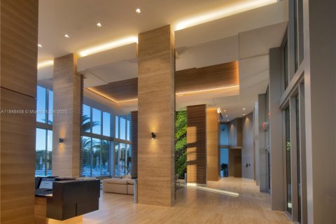 Condo in North Miami Beach, Florida, 2 bedrooms  № 2086379 - photo 27