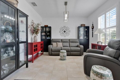 House in Apopka, Florida 4 bedrooms, 278.71 sq.m. № 2199098 - photo 14