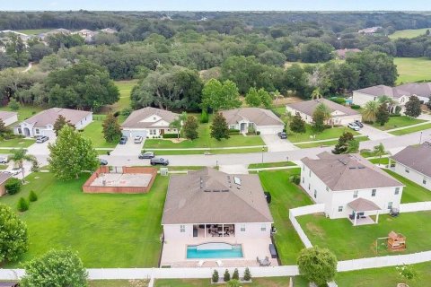 House in Apopka, Florida 4 bedrooms, 278.71 sq.m. № 2199098 - photo 30