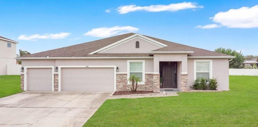 House in Apopka, Florida 4 bedrooms, 278.71 sq.m. № 2199098