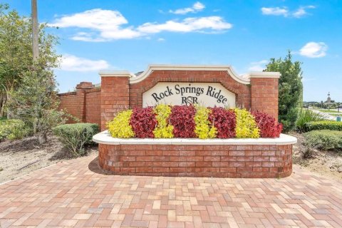 House in Apopka, Florida 4 bedrooms, 278.71 sq.m. № 2199098 - photo 4