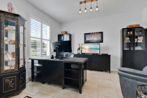 House in Apopka, Florida 4 bedrooms, 278.71 sq.m. № 2199098 - photo 15