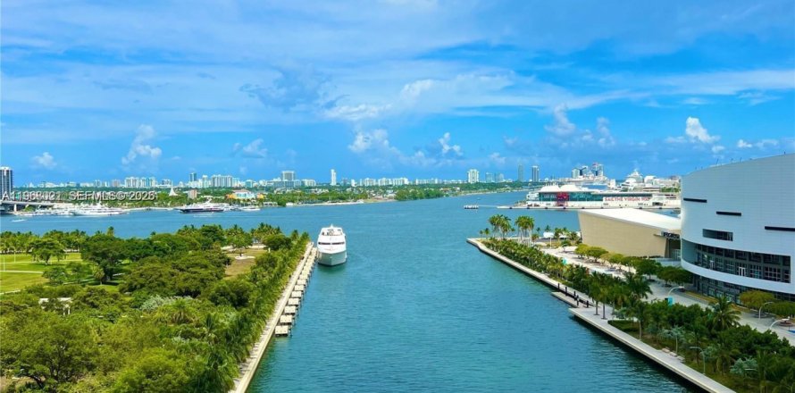 Condo à Miami, Floride, 2 chambres  № 2029293