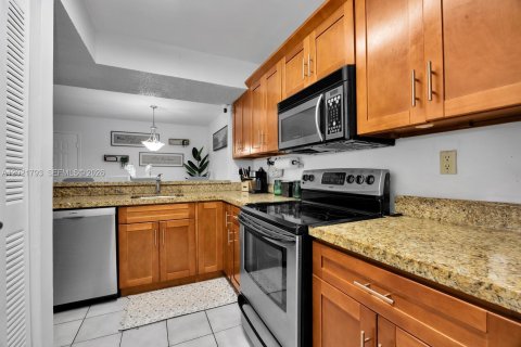 Condo in Cutler Bay, Florida, 2 bedrooms  № 2086012 - photo 15