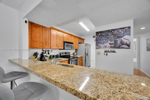 Condo in Cutler Bay, Florida, 2 bedrooms  № 2086012 - photo 13