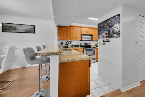 Condo in Cutler Bay, Florida, 2 bedrooms  № 2086012 - photo 12