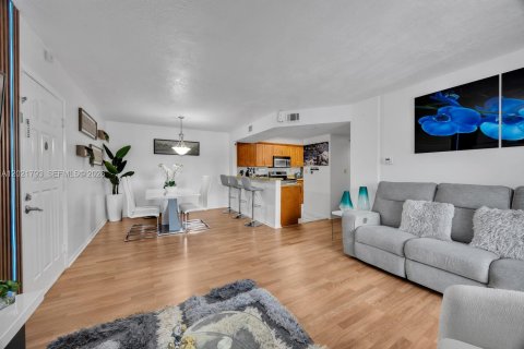 Condo in Cutler Bay, Florida, 2 bedrooms  № 2086012 - photo 7