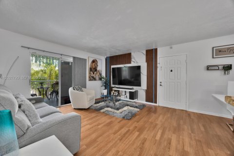 Condo in Cutler Bay, Florida, 2 bedrooms  № 2086012 - photo 6