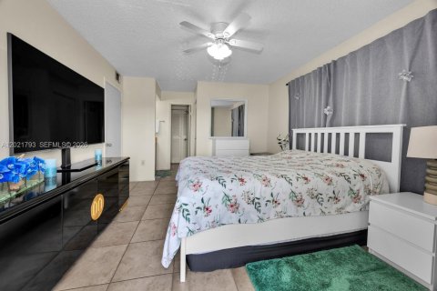 Condo in Cutler Bay, Florida, 2 bedrooms  № 2086012 - photo 17