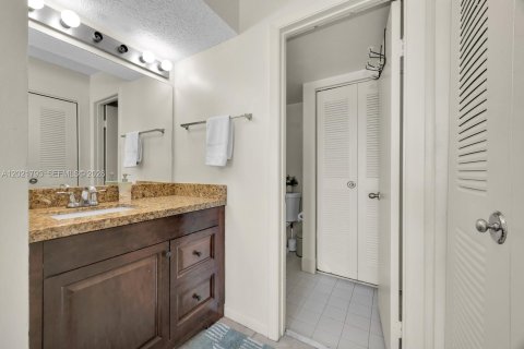 Condo in Cutler Bay, Florida, 2 bedrooms  № 2086012 - photo 18