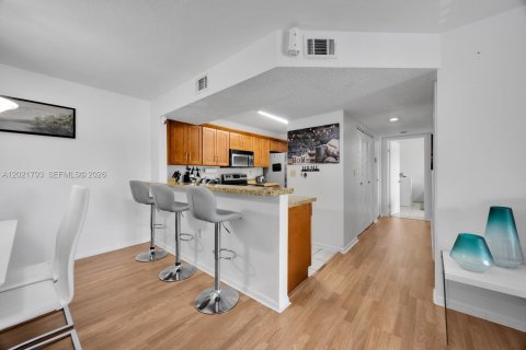 Condo in Cutler Bay, Florida, 2 bedrooms  № 2086012 - photo 11