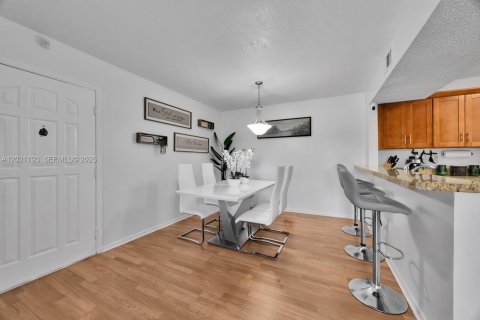 Condo in Cutler Bay, Florida, 2 bedrooms  № 2086012 - photo 10