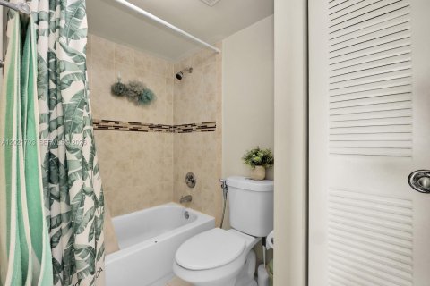 Condo in Cutler Bay, Florida, 2 bedrooms  № 2086012 - photo 19