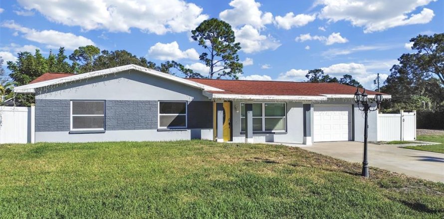 House in Clearwater, Florida 3 bedrooms, 116.78 sq.m. № 2103049