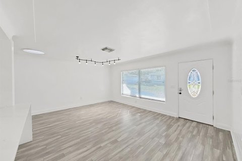 House in Clearwater, Florida 3 bedrooms, 116.78 sq.m. № 2103049 - photo 6