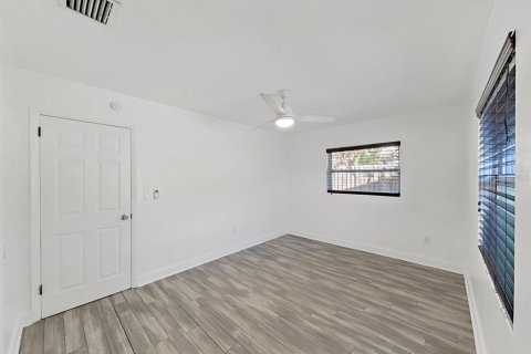 House in Clearwater, Florida 3 bedrooms, 116.78 sq.m. № 2103049 - photo 21