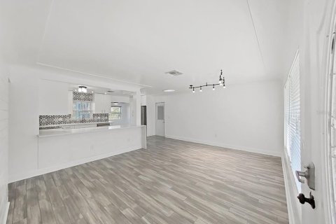 House in Clearwater, Florida 3 bedrooms, 116.78 sq.m. № 2103049 - photo 5