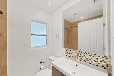 House in Clearwater, Florida 3 bedrooms, 116.78 sq.m. № 2103049 - photo 28