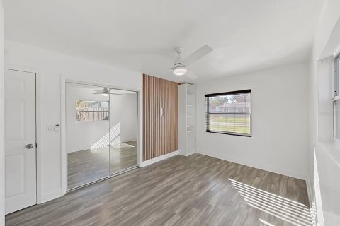 House in Clearwater, Florida 3 bedrooms, 116.78 sq.m. № 2103049 - photo 17