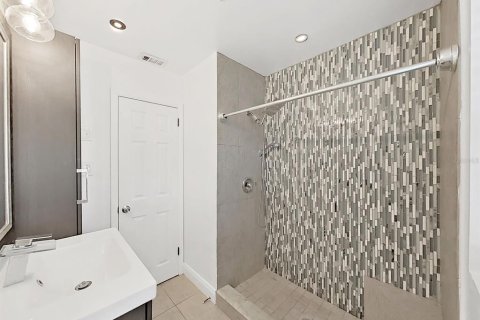 House in Clearwater, Florida 3 bedrooms, 116.78 sq.m. № 2103049 - photo 20