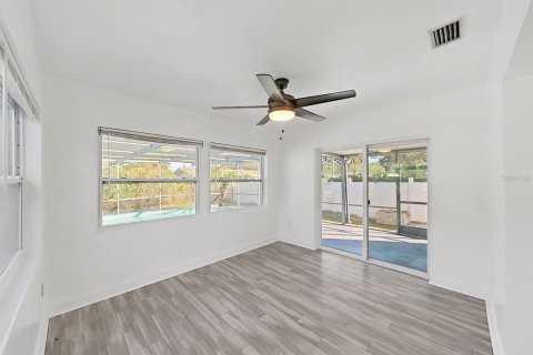 House in Clearwater, Florida 3 bedrooms, 116.78 sq.m. № 2103049 - photo 16