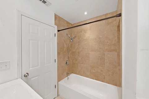 House in Clearwater, Florida 3 bedrooms, 116.78 sq.m. № 2103049 - photo 29