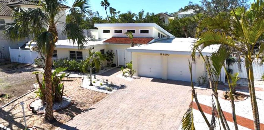 House in Sarasota, Florida 3 bedrooms, 186.73 sq.m. № 1626249