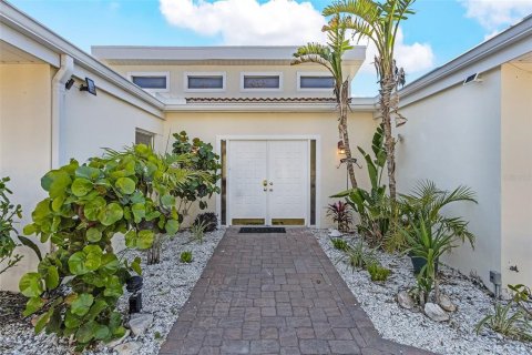 House in Sarasota, Florida 3 bedrooms, 186.73 sq.m. № 1626249 - photo 8
