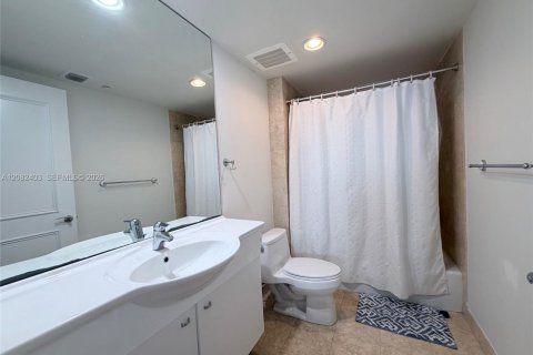Condominio en alquiler en Hallandale Beach, Florida, 3 dormitorios, 171.03 m2 № 2345724 - foto 23