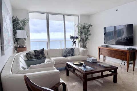 Condominio en alquiler en Hallandale Beach, Florida, 3 dormitorios, 171.03 m2 № 2345724 - foto 5