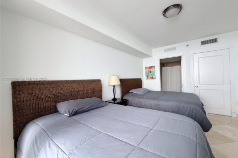 Condominio en alquiler en Hallandale Beach, Florida, 3 dormitorios, 171.03 m2 № 2345724 - foto 17