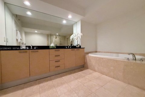 Condominio en alquiler en Hallandale Beach, Florida, 3 dormitorios, 171.03 m2 № 2345724 - foto 22