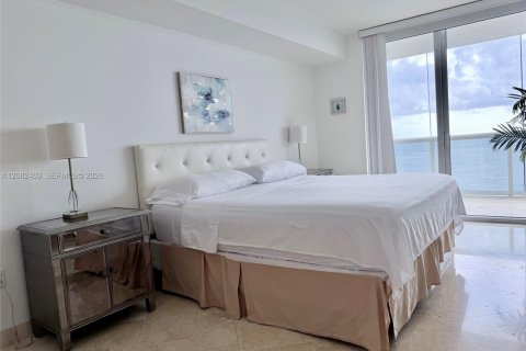 Condominio en alquiler en Hallandale Beach, Florida, 3 dormitorios, 171.03 m2 № 2345724 - foto 13