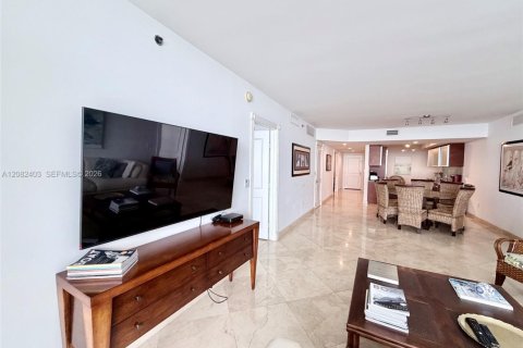 Condominio en alquiler en Hallandale Beach, Florida, 3 dormitorios, 171.03 m2 № 2345724 - foto 7