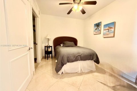 Condominio en alquiler en Hallandale Beach, Florida, 3 dormitorios, 171.03 m2 № 2345724 - foto 19