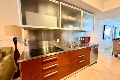 Condominio en alquiler en Hallandale Beach, Florida, 3 dormitorios, 171.03 m2 № 2345724 - foto 10
