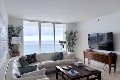 Condominio en alquiler en Hallandale Beach, Florida, 3 dormitorios, 171.03 m2 № 2345724 - foto 3