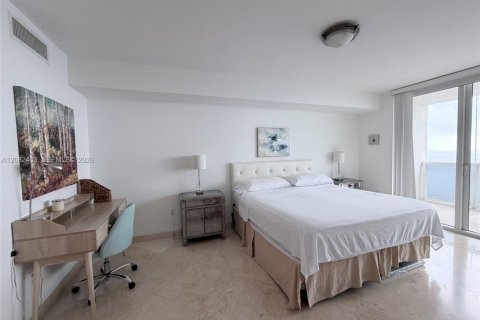 Condominio en alquiler en Hallandale Beach, Florida, 3 dormitorios, 171.03 m2 № 2345724 - foto 15