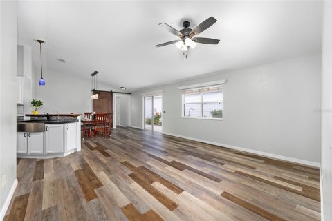 Casa en venta en The Villages, Florida, 2 dormitorios, 120.49 m2 № 1847938 - foto 13