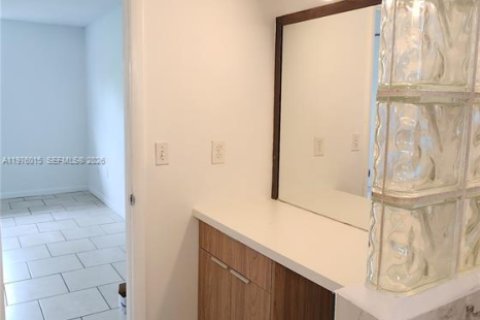 Townhouse in Miami, Florida 3 bedrooms, 137.68 sq.m. № 2042801 - photo 8