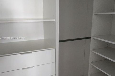 Townhouse in Miami, Florida 3 bedrooms, 137.68 sq.m. № 2042801 - photo 17